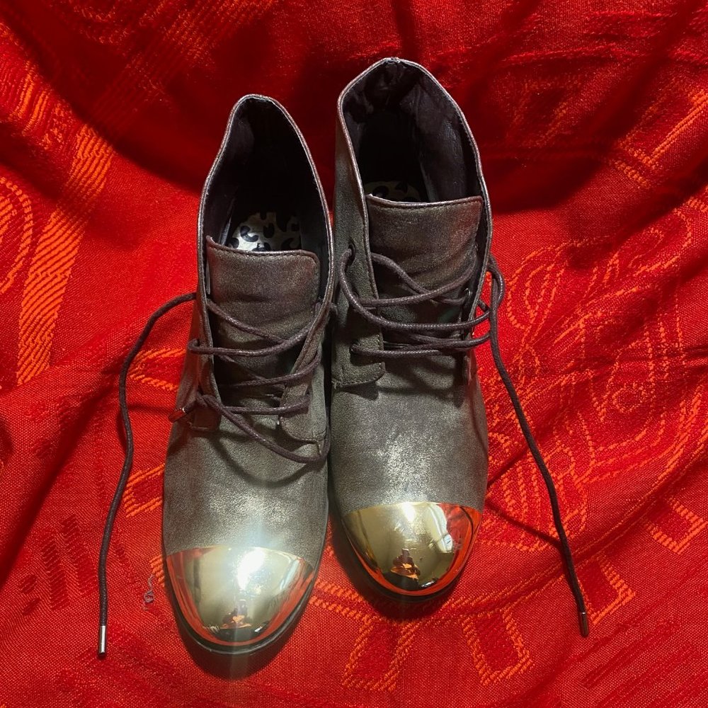Dollhouse, Size 8.5, Khaki Green Boot with a gold toe tip